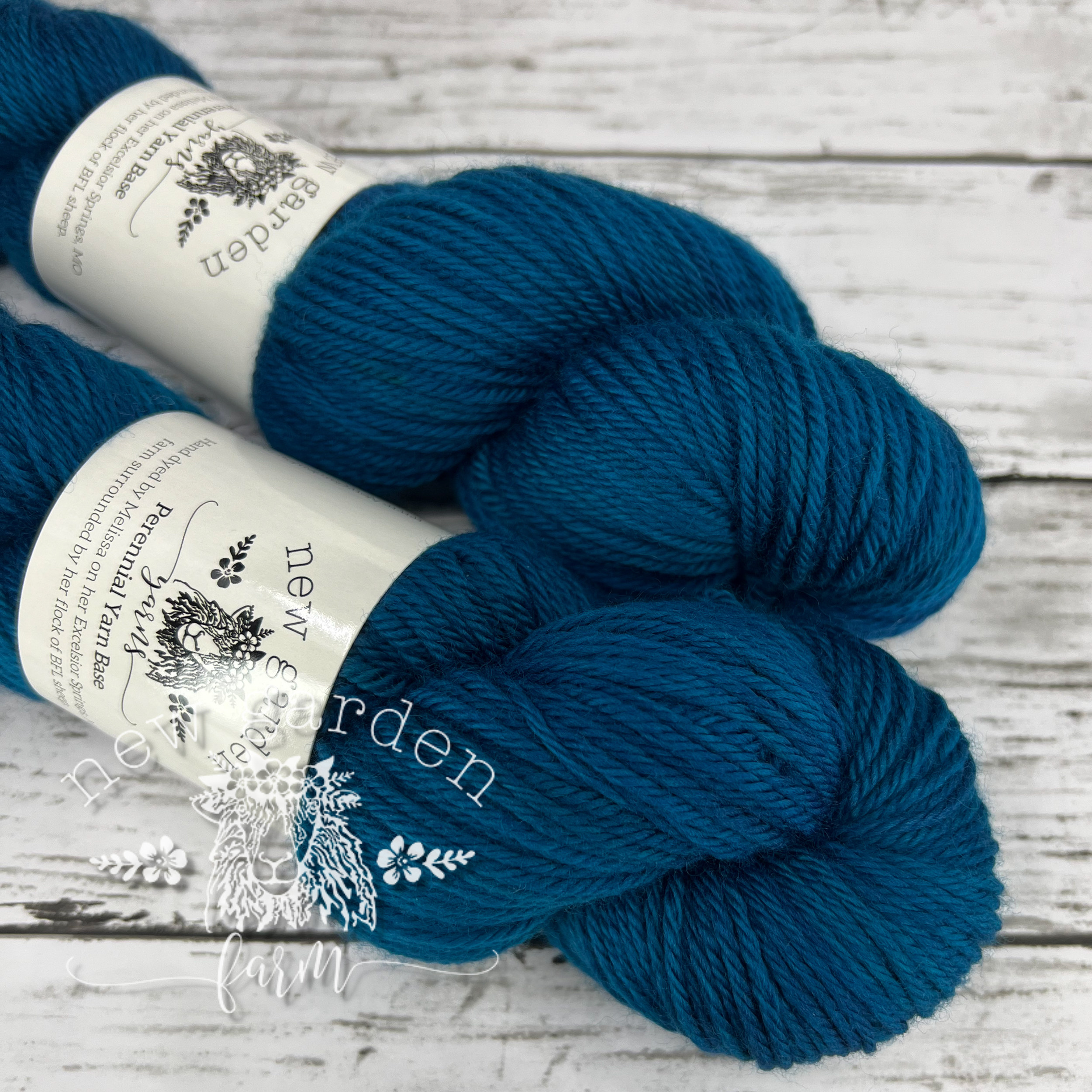 ocean blue worsted weight hand dyed yarn
